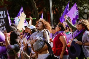 Del desencant al convenciment: Desafiaments i pràctiques per un feminisme interseccional a les organitzacions